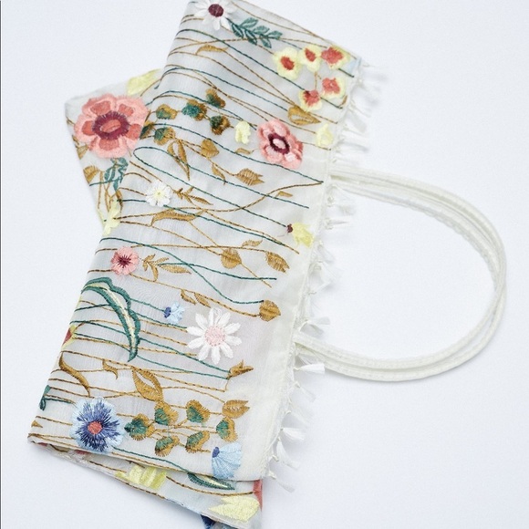 NWT. Zara Cream Tulle Floral Embroidery Bag/Tote. - Picture 3 of 7